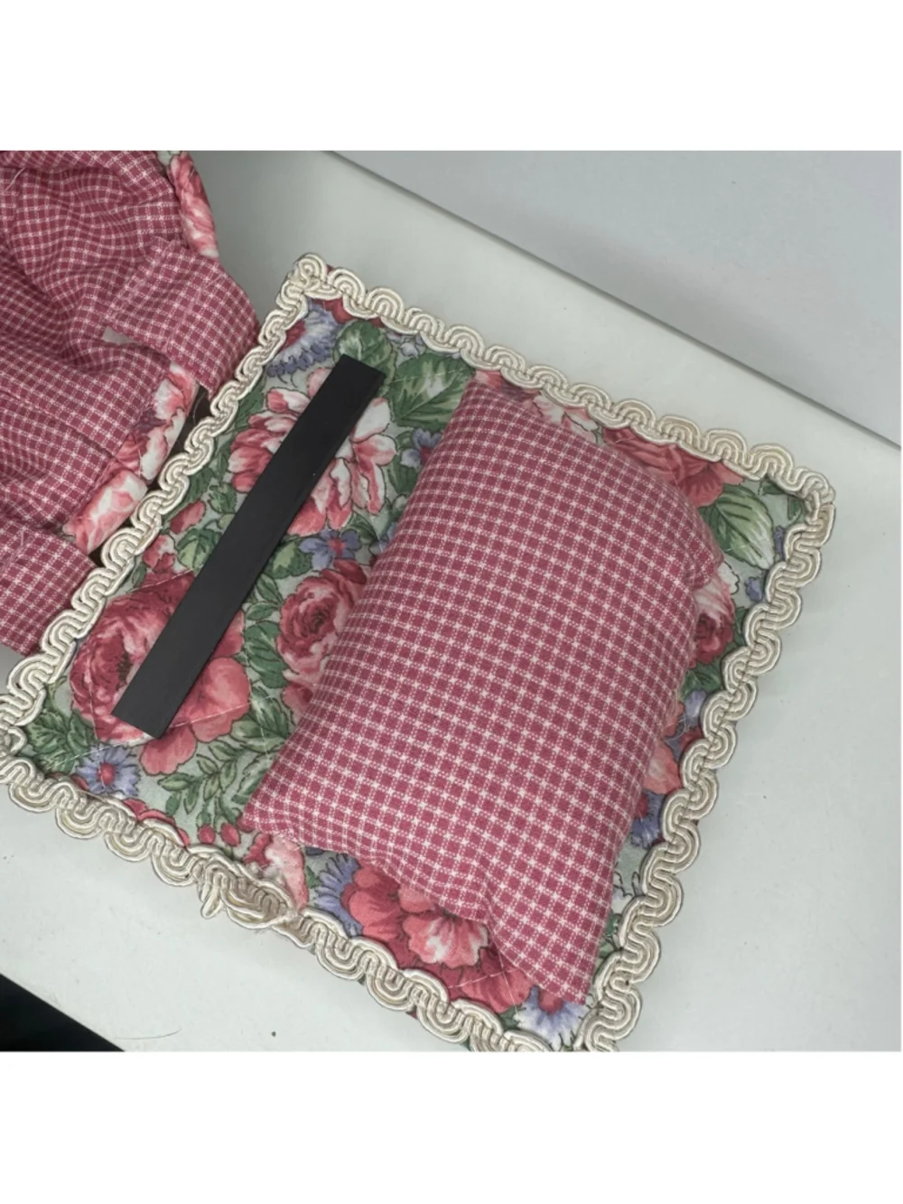 New Vintage Handmade Quilted Floral Seeing Fabric Basket & Magnetic Pin Cushion